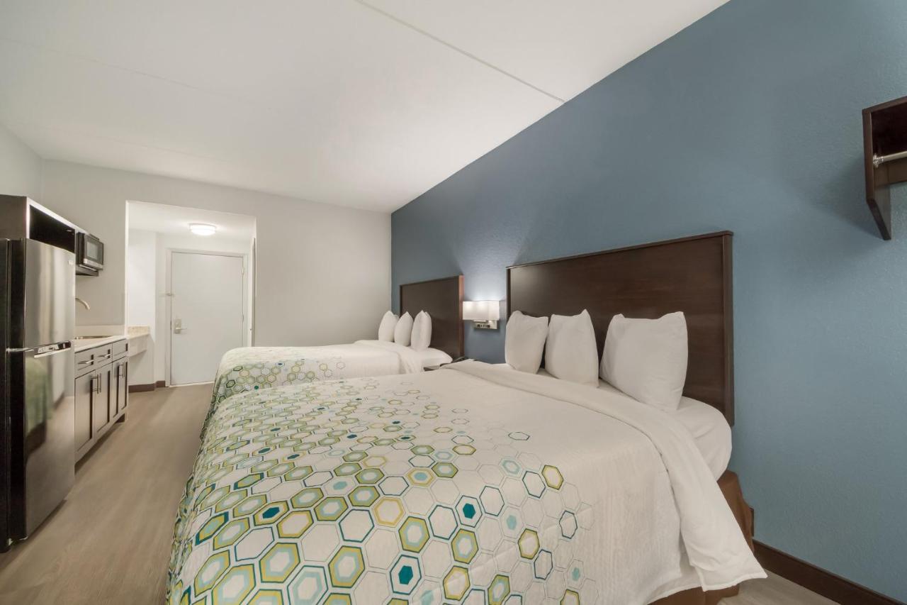 Hometowne Studios By Red Roof San Antonio - Seaworld Northwest Екстер'єр фото