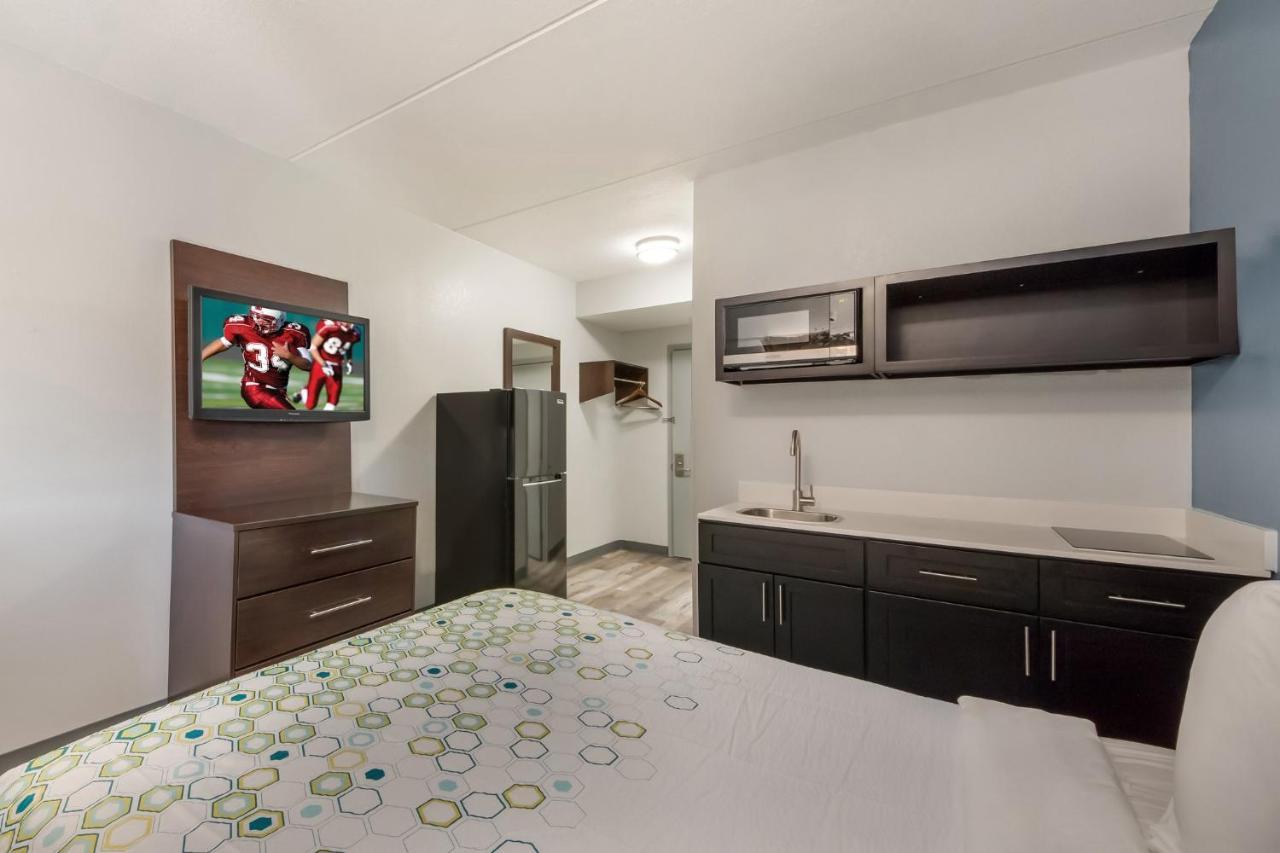 Hometowne Studios By Red Roof San Antonio - Seaworld Northwest Екстер'єр фото
