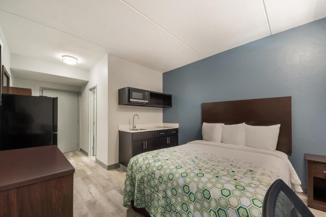 Hometowne Studios By Red Roof San Antonio - Seaworld Northwest Екстер'єр фото
