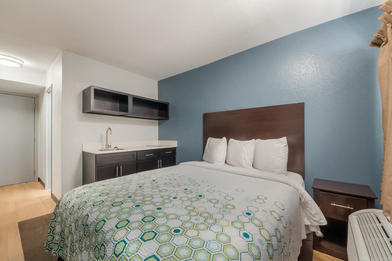 Hometowne Studios By Red Roof San Antonio - Seaworld Northwest Екстер'єр фото
