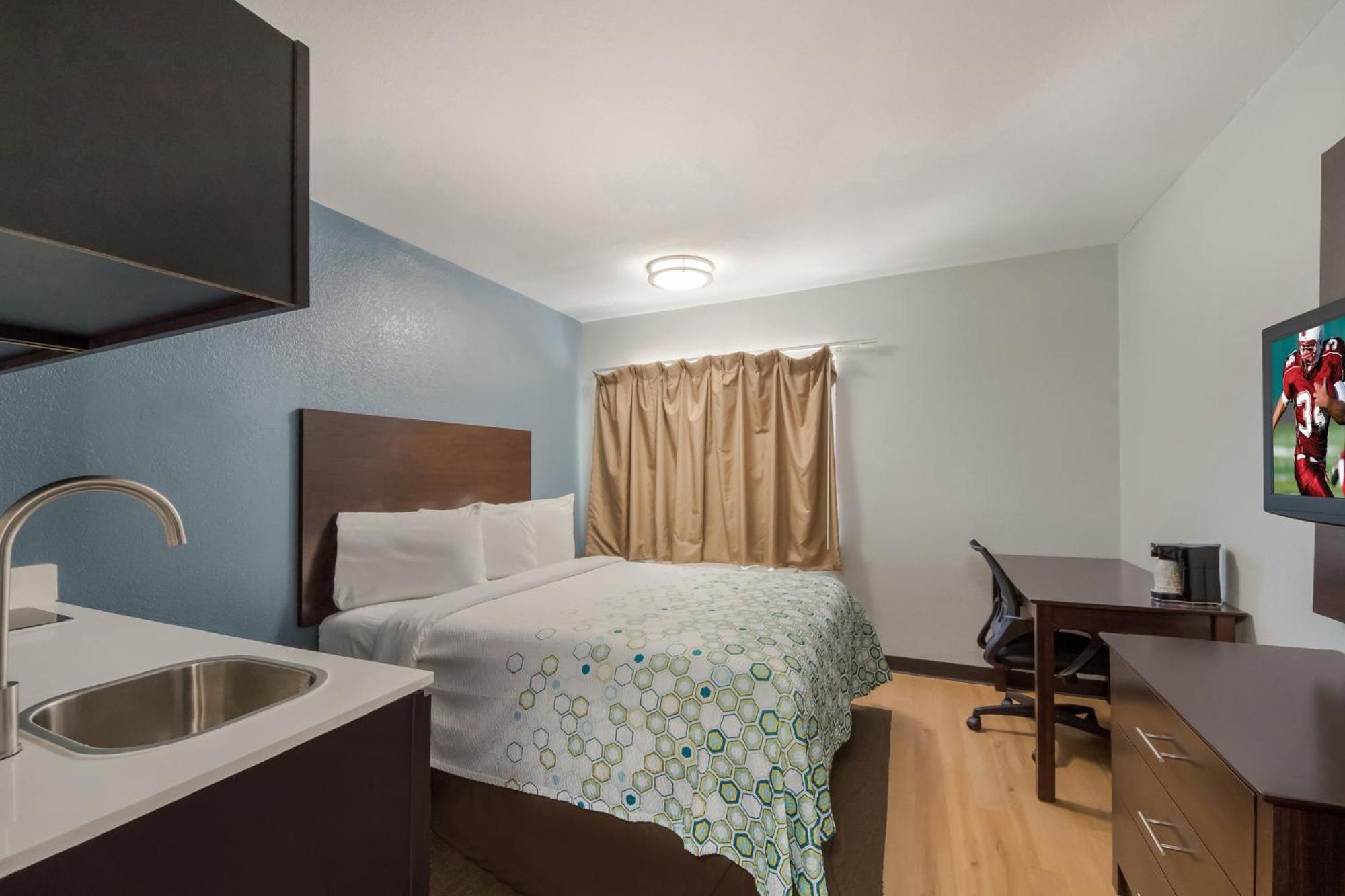 Hometowne Studios By Red Roof San Antonio - Seaworld Northwest Екстер'єр фото